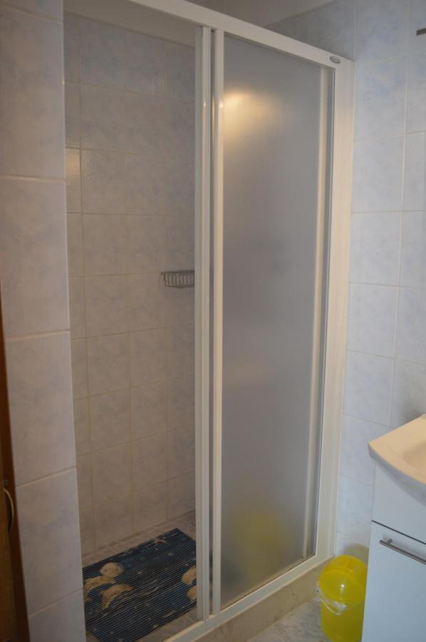 Rooms & Apartments Kvasic Krk Town Exterior foto